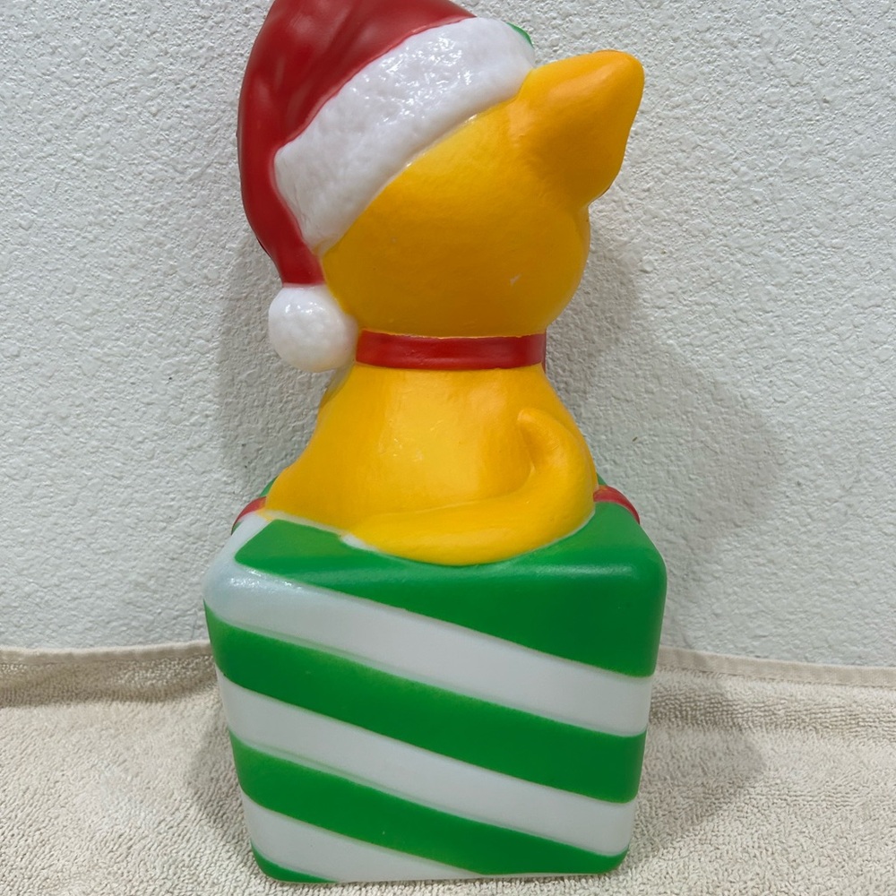 Holiday Time 11" Cat with Santa Hat on Present Lighted Blow Mold - Picture 4 of 8